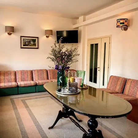 ホテル Dover & Coffee Adults Friendly 3*